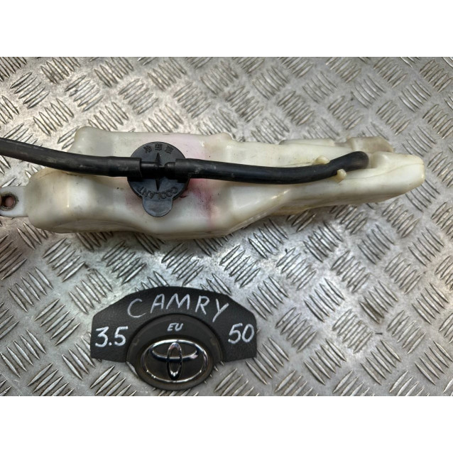 Бачок розширювальний Toyota Camry 50 (2011-2014) 1647036010