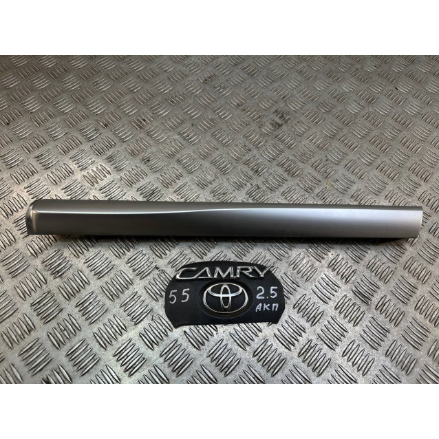 Накладка на торпедо Toyota Camry 55 (2015-2018) 5547506180