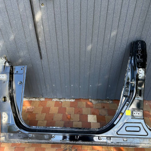 Порог со стойкой B C  левый Toyota Camry 55 (2015-2018) 6131206090