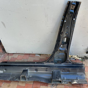 Порог со стойкой правый Toyota Camry 55 (2015-2018) 6131106090