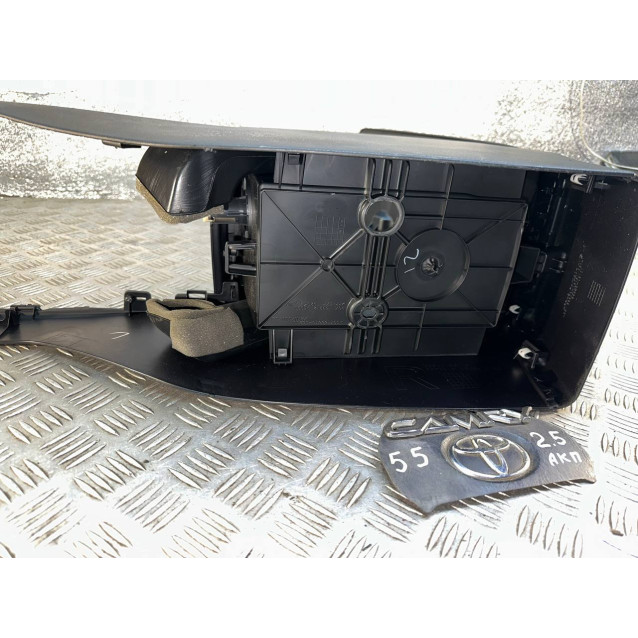 Подлокотник с крышкой Toyota Camry 55 (2015-2018) 5891006180C0 5892006021C1