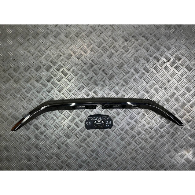 Панель накладка багажника подсветки номера Toyota Camry 55 (2015-2018) 	7680106A60