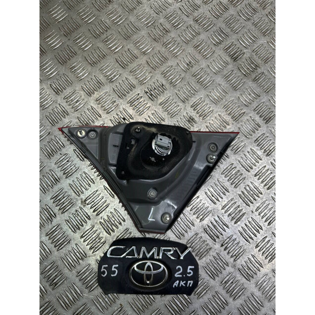 Фонарь левый внутренний Toyota Camry 55 (2015-2018) 8159006410