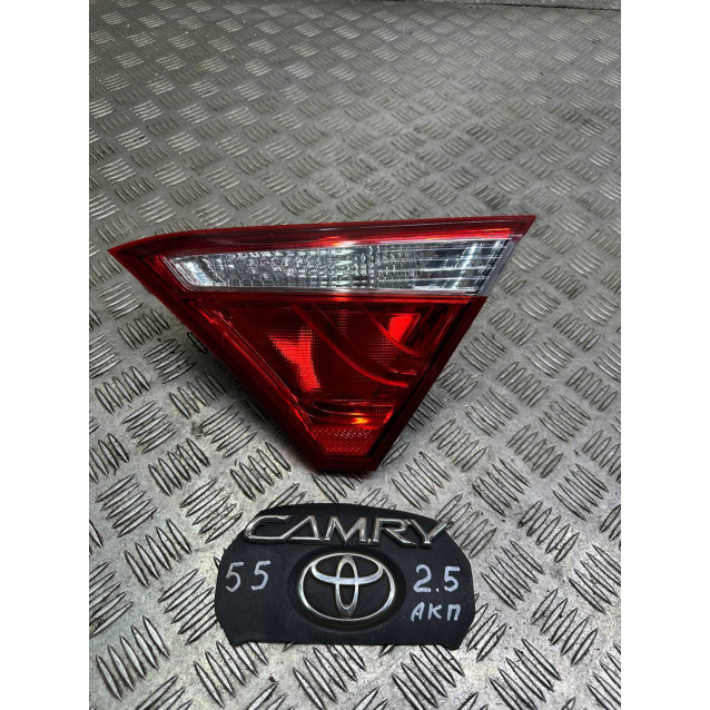 Фонарь правый внутренний Toyota Camry 55 (2015-2018) 8158006410