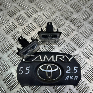 Фонарь подсветки номера Toyota Camry 55 (2015-2018) 8127006031