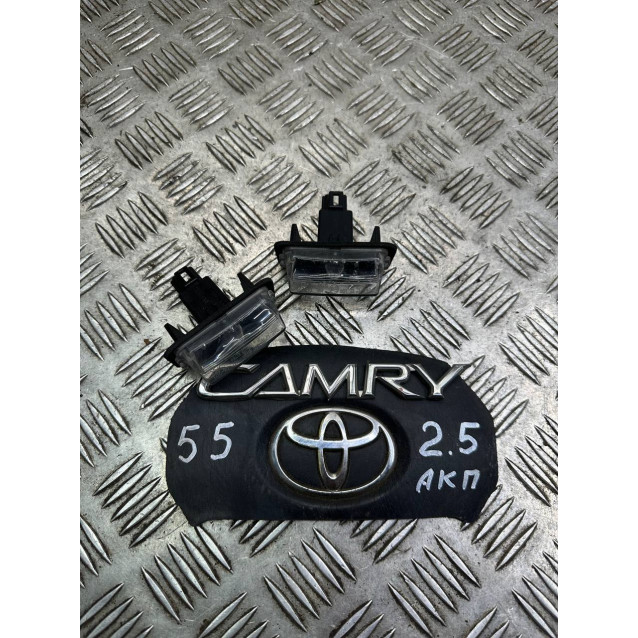 Фонарь подсветки номера Toyota Camry 55 (2015-2018) 8127006031