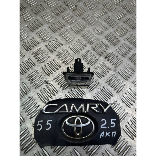 Фонарь подсветки номера Toyota Camry 55 (2015-2018) 8127006031