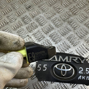 Датчик удара боковой Toyota Camry 55 (2015-2018) 8983106070 8983106060