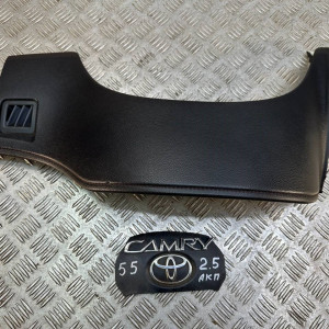 Накладка козырек щитка приборов на торпедо Toyota Camry 55 (2015-2018) 5501106010C1
