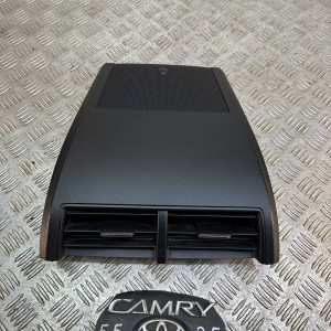 Накладка дефлектор торпедо центральный Toyota Camry 55 (2015-2018) 5551006030