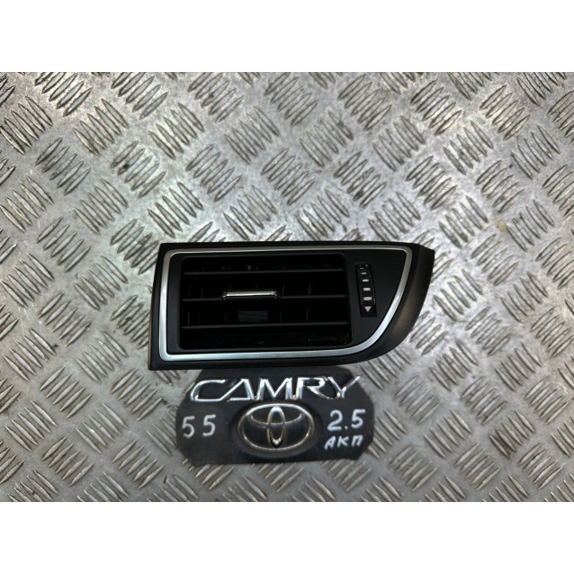 Дефлектор торпедо Toyota Camry 55 (2015-2018) левый 5565006170