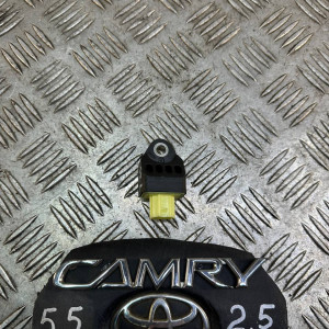 Датчик удара боковой Toyota Camry 55 (2015-2018) 8983106070 8983106060