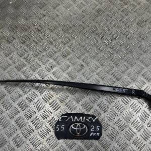 Держатель дворника правый Toyota Camry 55 (2015-2018) 8521106110