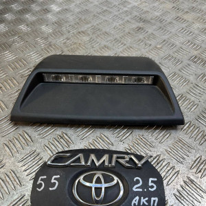 Фонарь Стоп-сигнал в салоне Toyota Camry 55 (2015-2018) 8100606080C1