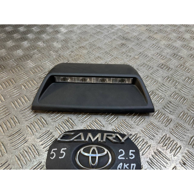 Фонарь Стоп-сигнал в салоне Toyota Camry 55 (2015-2018) 8100606080C1