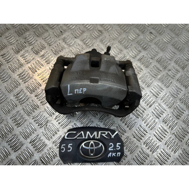 Супорт передній лівий Toyota Camry 55 (2015-2018) 4775007071