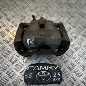 Супорт передній правий Toyota Camry 55 (2015-2018) 4773007071