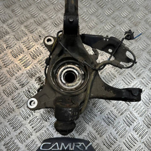 Кулак поворотный правый (цапфа) Toyota Camry 55 (2015-2018) 4321206240