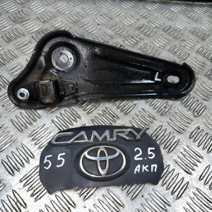 Кронштейн заднего подрамника левый Toyota Camry 55 (2015-2018) 5220406041