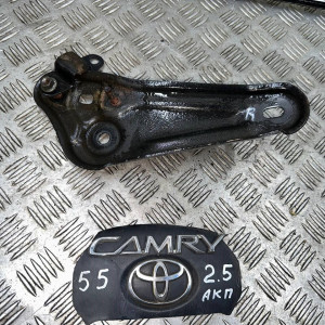 Кронштейн заднего подрамника правый Toyota Camry 55 (2015-2018) 5220306041