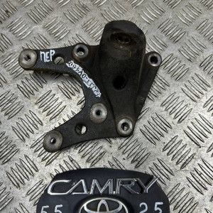 Кронштейн крепление двигателя Toyota Camry 55 (2015-2018) 123110V160