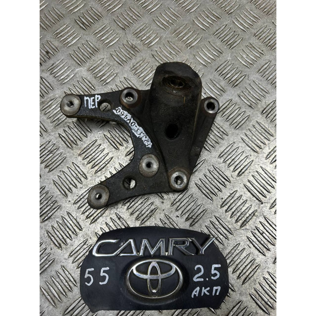 Кронштейн крепление двигателя Toyota Camry 55 (2015-2018) 123110V160