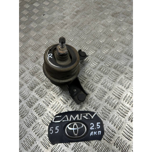 Подушка двигателя правая Toyota Camry 55 (2015-2018) 123620V060