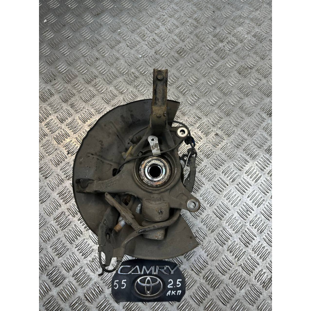 Кулак поворотный правый (цапфа) Toyota Camry 55 4321106240