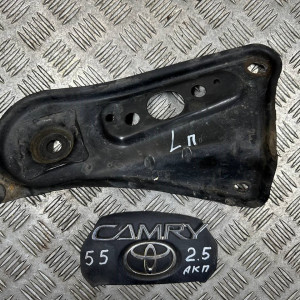 Кронштейн передней балки левый Toyota Camry 55 (2015-2018) 5103633030
