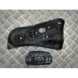 Кронштейн передней балки левый Toyota Camry 55 (2015-2018) 5103607010