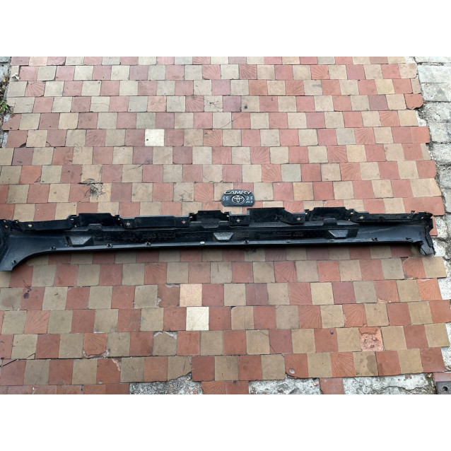 Накладка порога правая Toyota Camry 55 (2015-2018) 7585106926 *дефект