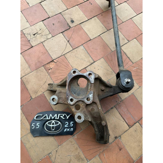 Цапфа задня права Toyota Camry 55 (2015-2018) 4230406140