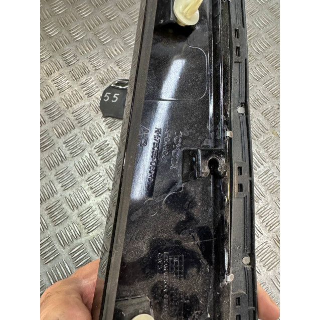 Накладка заглушка крыла заднего правого Toyota Camry 55 (2015-2018) 7505506010