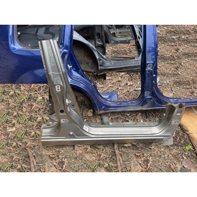 Порог правый со стойкой А и В Honda Civic 4D (FD) 2006-2011