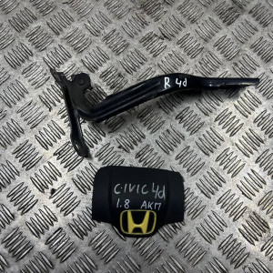 Петля капота права Honda Civic 4D (FD) (2006-2011) 60120SNAA00ZZ