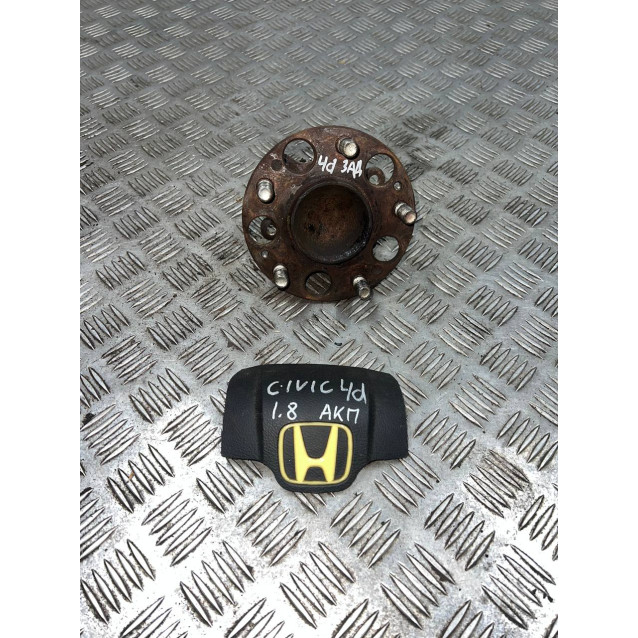 Ступица задняя Honda Civic 4D (FD) (2006-2011) 42200SNAA51 