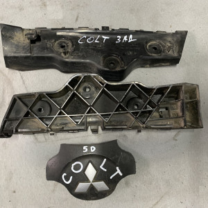 Кронштейн (направляющая) заднего бампера правый Mitsubishi Colt (Z30)(2004-2008) MN105272
