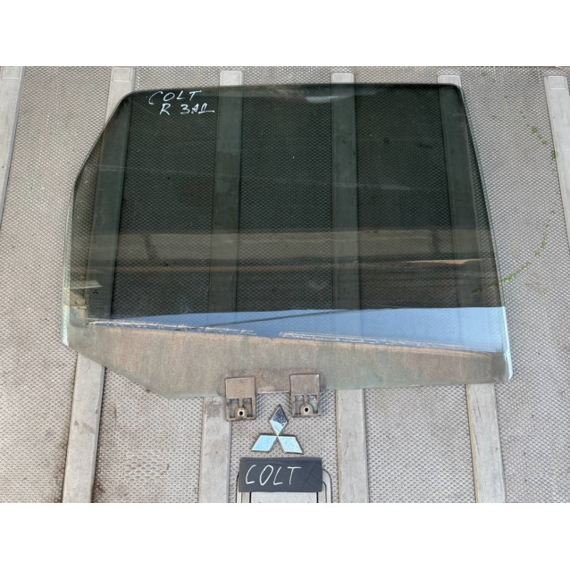 Стекло двери заднее правое Mitsubishi Colt (2004-2008) 5736A158 
