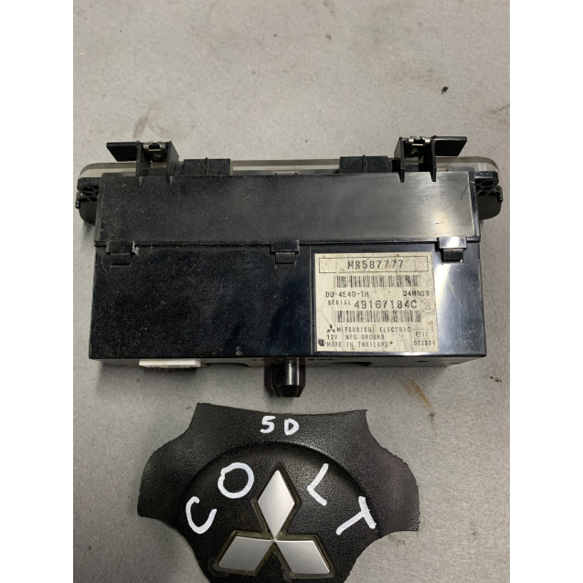 Щиток приборов Mitsubishi Colt (Z30)(2004-2008) часы MR587777