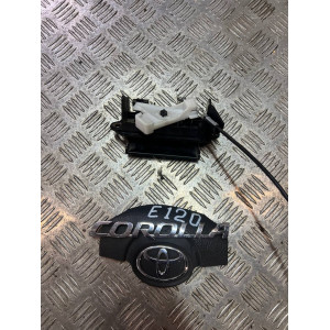 Ручка крышки багажника Toyota Corolla E12 (2000-2006) 6902302010