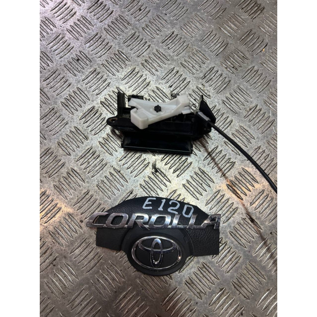 Ручка крышки багажника Toyota Corolla E12 (2000-2006) 6902302010