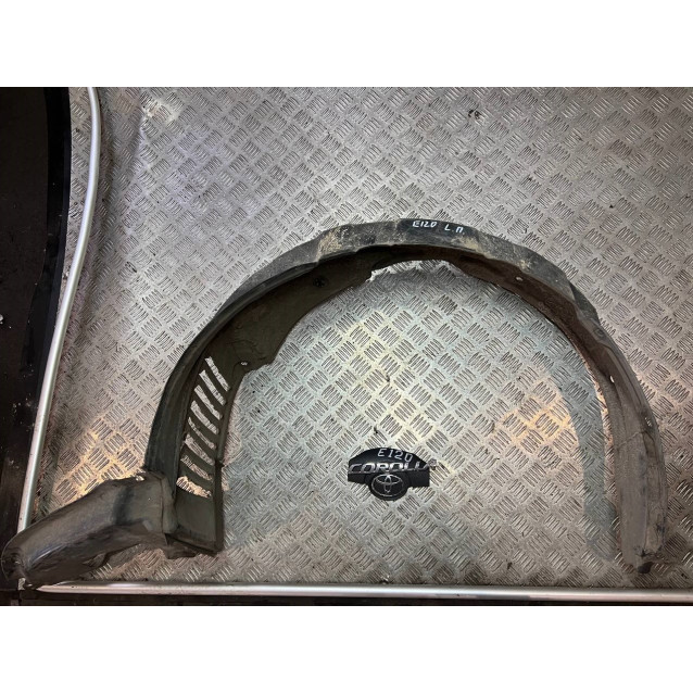 Подкрылок передний левый Toyota Corolla E12 (2000-2006) 5387602070