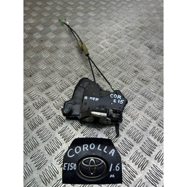 Замок двери передний правый Toyota Corolla E15 (2007-2013) 6903012490 6971002110