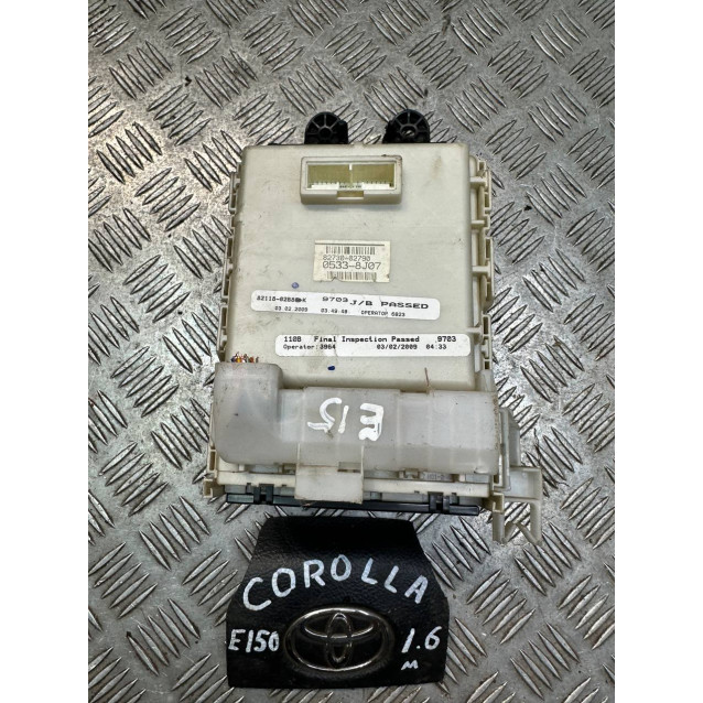 Блок предохранителей в салоне Toyota Corolla E15 (07-13) 8273002790