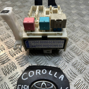 Блок предохранителей в салоне Toyota Corolla E15 (07-13) 8273002790