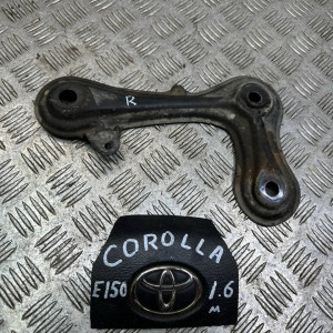 Кронштейн передней бал﻿ки задний правый Toyota Corolla E15 (2007-2013) 5225702031