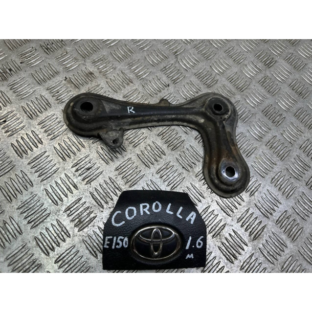 Кронштейн передней бал﻿ки задний правый Toyota Corolla E15 (2007-2013) 5225702031