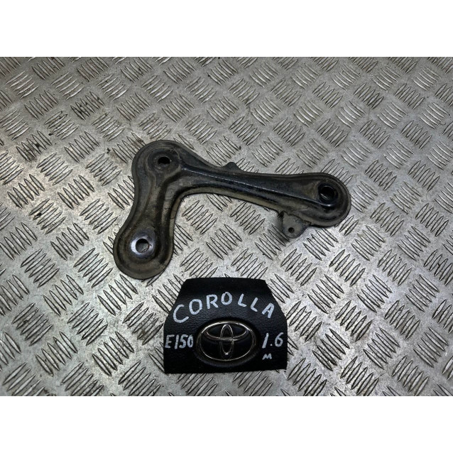 Кронштейн передней бал﻿ки задний левый Toyota Corolla E15 (2007-2013) 5225802031