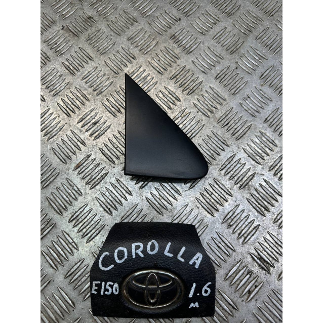 Накладка крила декоративна передняя правая Toyota Corolla E15 (2007-2013) 6011702050