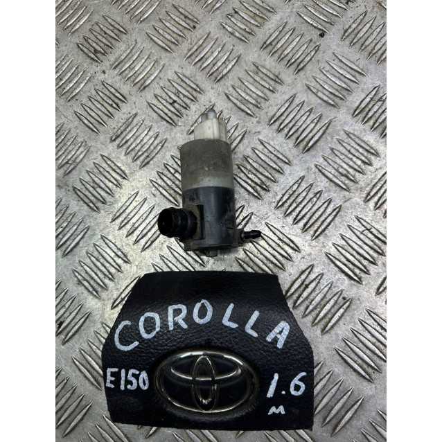 Насос моторчик  омывателя стекла  Toyota Corolla E15 (2007-2013) 8533002030